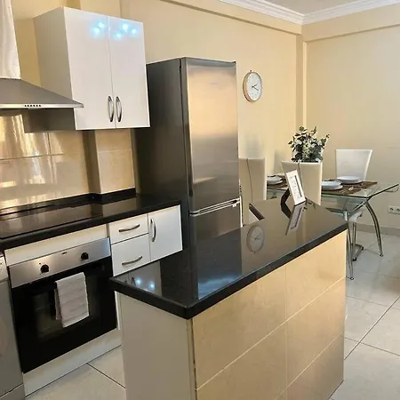 Flat On The Paseo Maritamo! Εστεπόνα